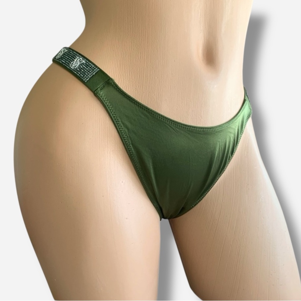🌸New🌸 Victoria’s Secret thong panty M new